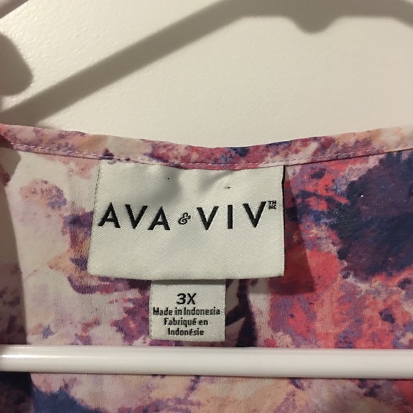 Cute flowy marbled blouse! - Picture 2 of 2